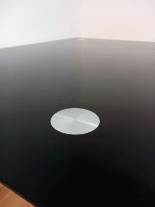 Mesa de vidrio negro patas metálicas
