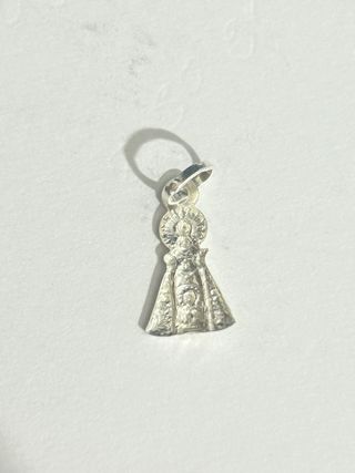 Pequeña medalla virgen Esperanza Calasparra plata