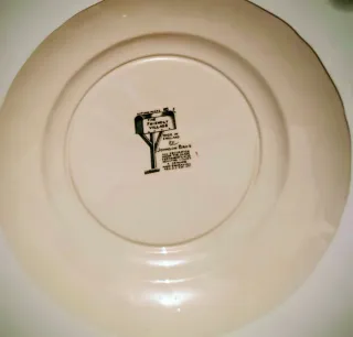 Plato de colección vintage Johnson Bros "The Cover