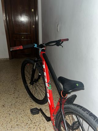 Bicicleta Trek Roja Stunt