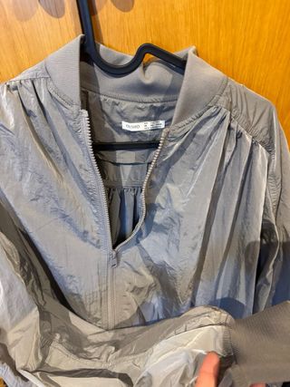 Chaqueta Oysho plateada oversize XS