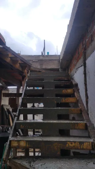 Busco empleo de Albañil, electricista soy oficial