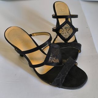 Elegantes sandalias negras con encaje Talla 36