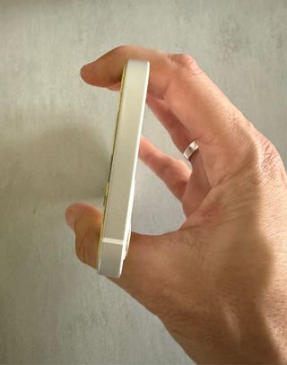 iPhone 12 256GB Blanco + 14 Carcasas y 2 cristales