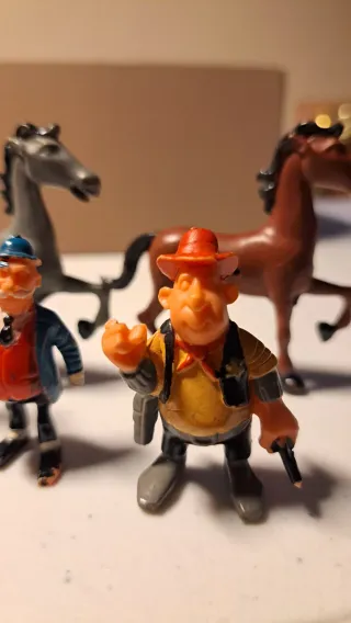 Figuras Exin West com cavalos