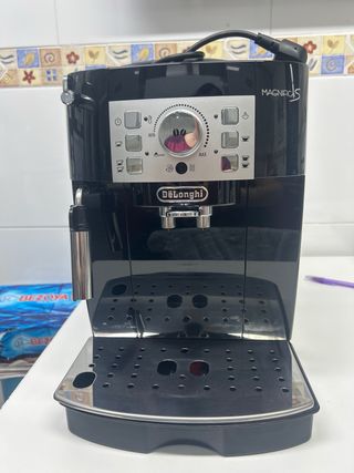Cafetera DeLonghi ECAM22.113B Negra