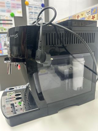 Cafetera DeLonghi ECAM22.113B Negra
