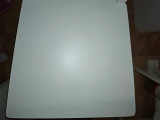 Escritorio blanco con silla de regalo