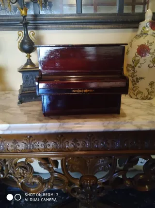 Piano de juguete antiguo madera