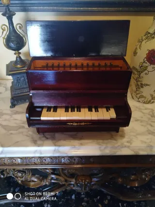 Piano de juguete antiguo madera