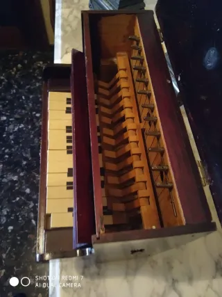 Piano de juguete antiguo madera