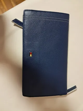 Cartera Tommy Hilfiger azul con cremallera