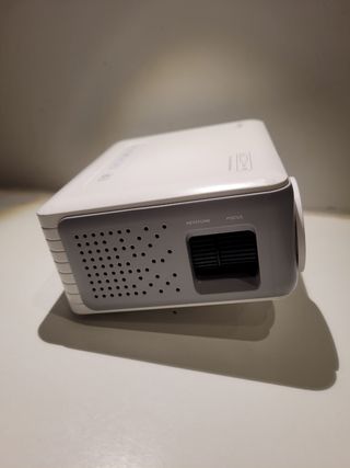 Proyector LED Akiyo O1 con trípode y mando