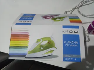 Plancha de vapor rosa y blanca