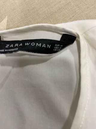 Blusa blanca con volantes