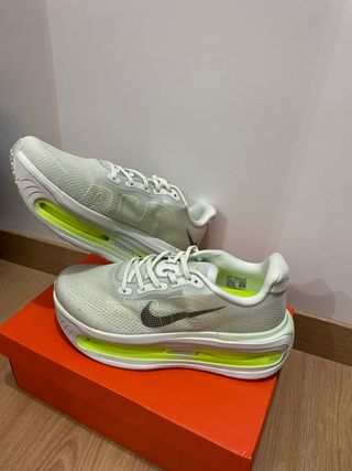 Nike Air Zoom Vomero Premium Blancas y amarillas