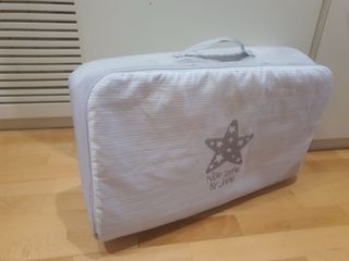 Cuna de viaje OLMITOS y colchón de la cuna