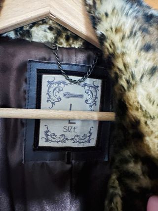 Abrigo estampado leopardo