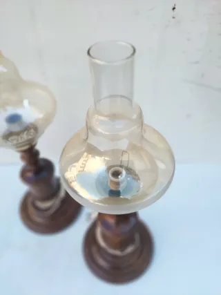 Lámpara antigua madera maciza cristal  quinqué