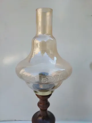 Lámpara antigua madera maciza cristal  quinqué