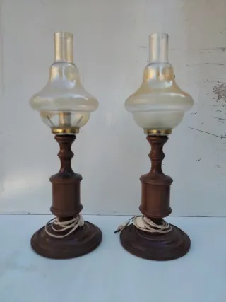 Lámpara antigua madera maciza cristal  quinqué