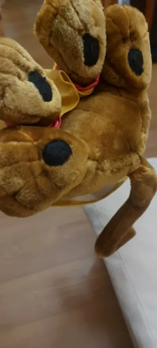 Peluche Scooby Doo con traje amarillo