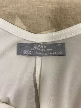 Camiseta floral gris y rosa