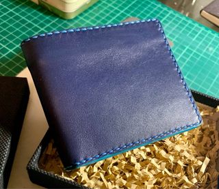 Cartera de piel hecha a mano