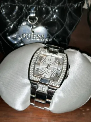 Relógio Guess Feminino Prateado com Cristais