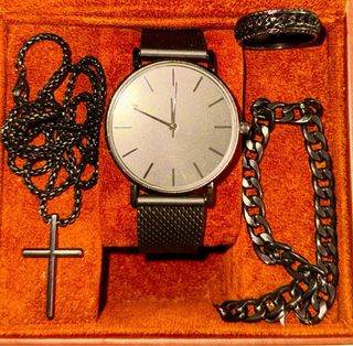 Set de Joyería Negro: Reloj, Collar y Anillo