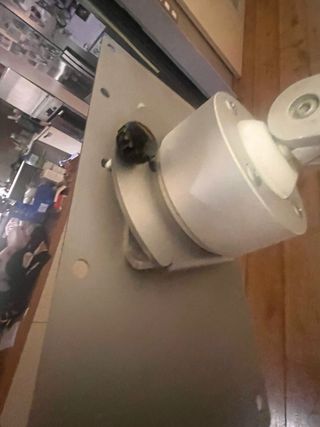 Soporte TV con ruedas Hecho a medida.