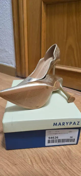Zapatos dorados tacón Marypaz talla 36
