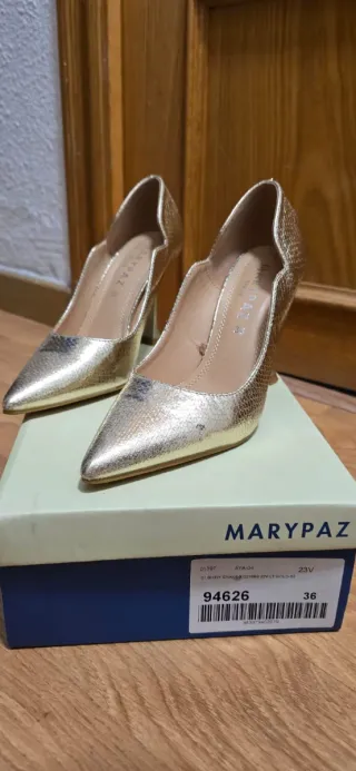 Zapatos dorados tacón Marypaz talla 36