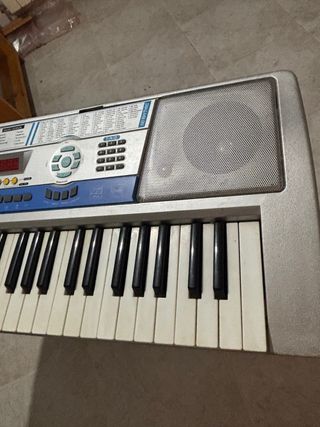 Piano Eléctrico, Falta cable de alimentacion