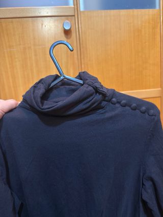 Vestido negro elegante y sencillo