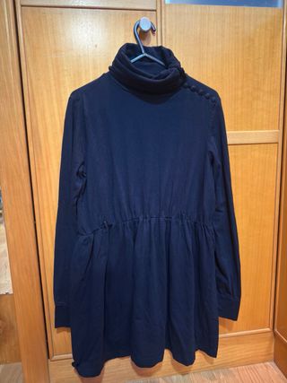 Vestido negro elegante y sencillo