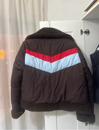 Chaqueta Stradivarius Marrón con Detalles