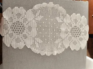 Naperon antigo de crochet branco