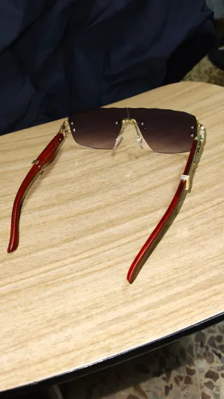 Gafas de sol sin montura doradas y marrones