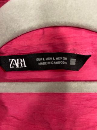 Blusa Zara arrugada fucsia talla única