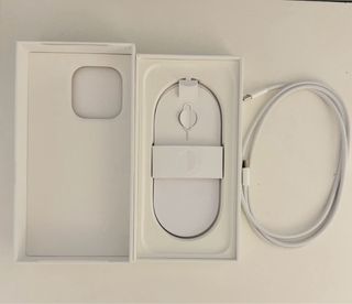 iPhone 16 Pro 128GB Bianco + Accessori