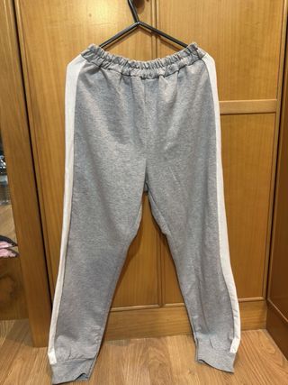 Dos Pantalones deportivos negros y azules