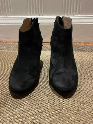 Botines negros con pedrería
