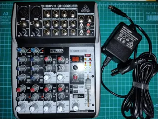 Mesa de Mezclas Behringer QX1002FX