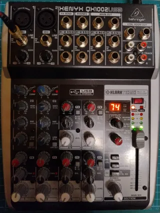 Mesa de Mezclas Behringer QX1002FX