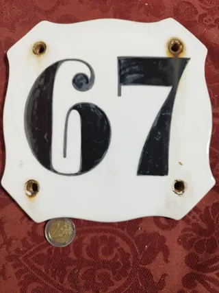 Antiguos azulejos fachada casa números