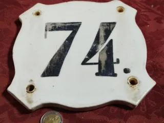 Antiguos azulejos fachada casa números