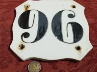 Antiguos azulejos fachada casa números