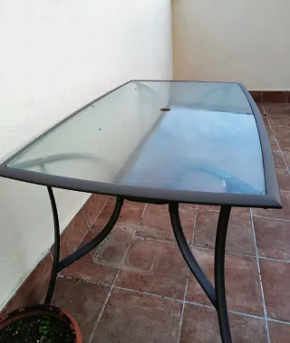 Conjunto terraza: 1 mesa,4 sillones,1 sombrilla