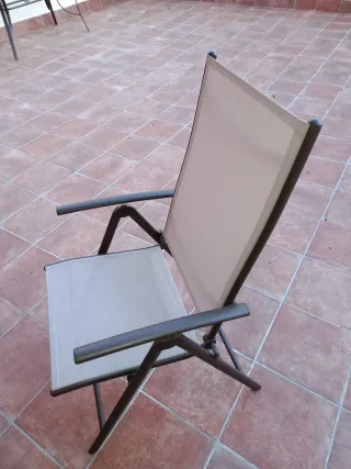 Conjunto terraza: 1 mesa,4 sillones,1 sombrilla